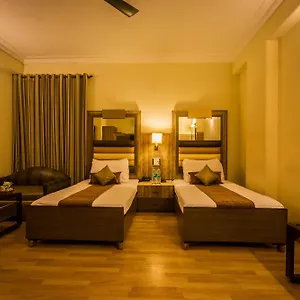 *** Hotel The Suncourt Yatri India