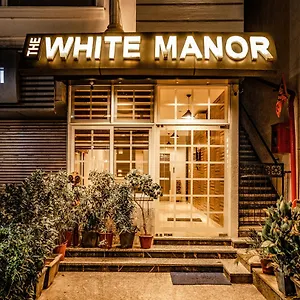 Hotel Tripli White Manor